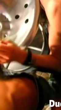 Tahrik olmuş insanlar dağınık eşcinsel dörtlü sekste öpüşüyor ve sikişiyor