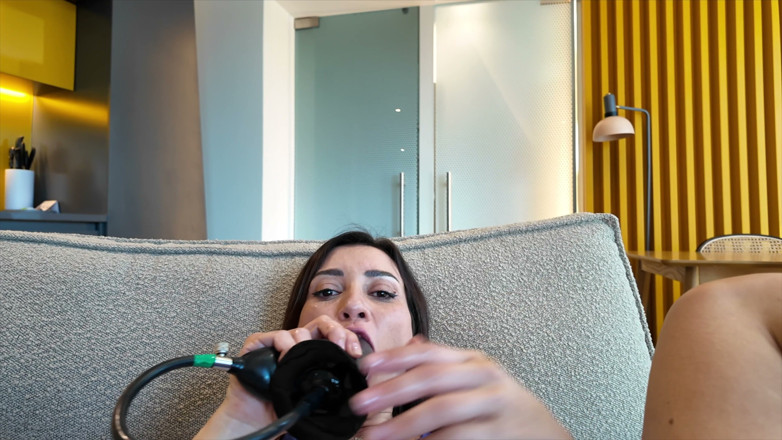 Valentina Bianco: Lesbian Sex with Anal Training