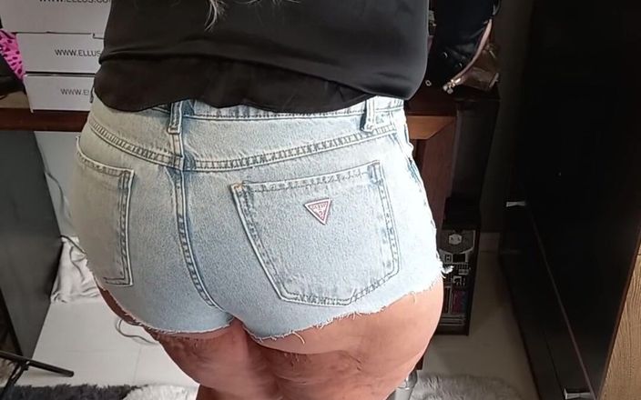 Sexy ass CDzinhafx: Pantatku pakai celana pendek baru
