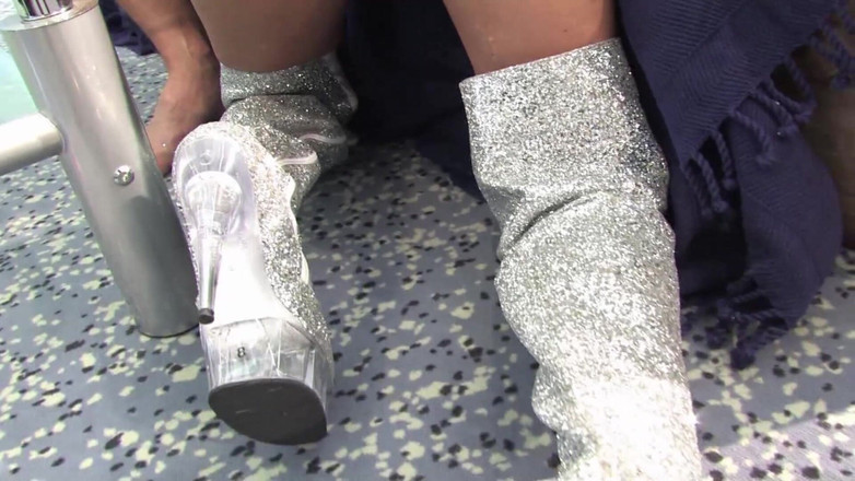 Videos Francaises: Tettona milf francese con grandi tette che si fa scopare...