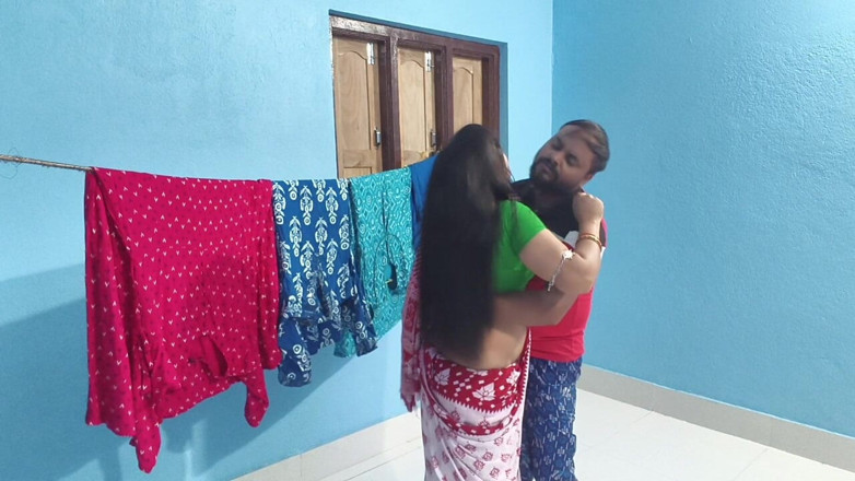 Sona bhabhi: 집에서 처음으로 의붓아빠에게 따먹히는 인도 마을 마누라