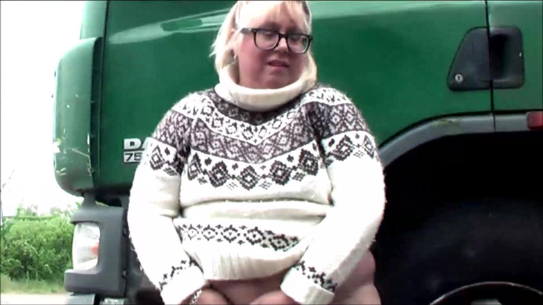 Lexie Cummings: Pipì al parco autocarri