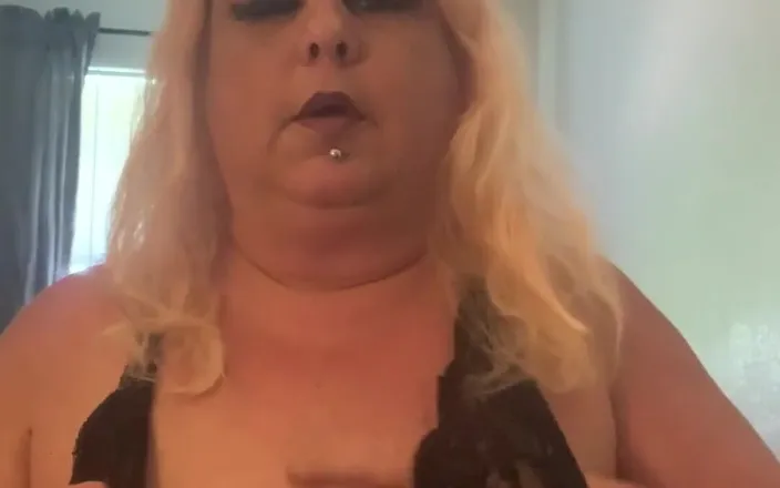 BlancaGirlBBW: Taking a Smoke Break but the Girls Wanna Be Free!!