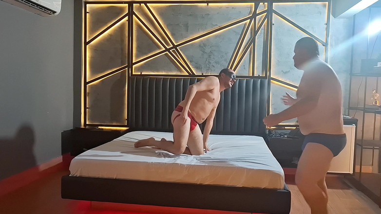 Punchbagplz: Fără avertismente - Pedeapsa secretă a polițistului urs