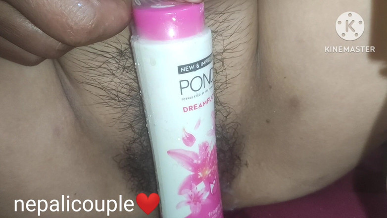 Nepalisexycouple: Aku memasukkan botol kecil ke dalam vaginaku. Puti Chilaayera Hairaan...