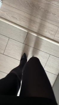 Giantess Crushing in Pantyhose and High Heels