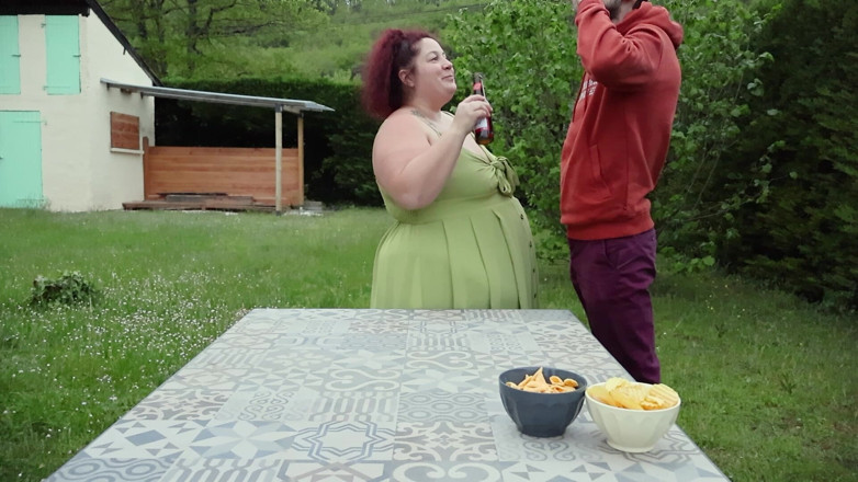 Abricot sucree: MILF Getting Caught in Her Garden