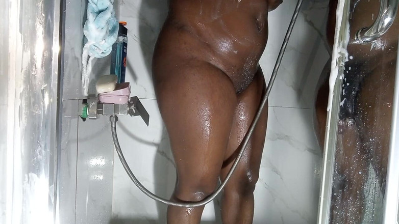 BMCs: Chupando Pau Grande No Chuveiro Fiquei Muito Excitada Pedi Para...