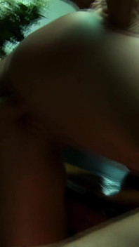 Madelyn Marie chupa seu chefe e recebe sua buceta recheada antes de uma gozada facial