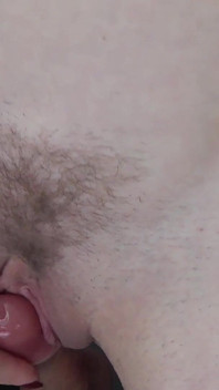 Großer kitzler & schamlippen beim orgasmusreiben
