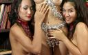 Asian Cuntz: Feestelijke meisjes dansen