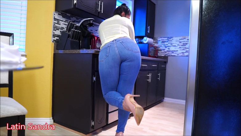 Sandra Latina: Mama vitregă dominantă