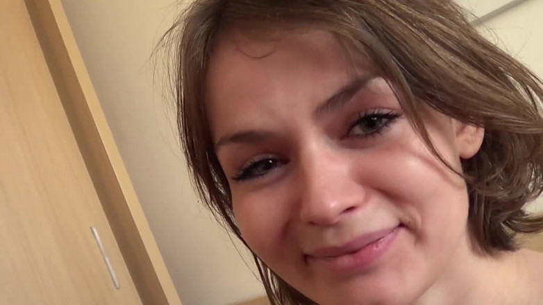 Lethal Teens: Linda nena usa una gran polla en el culo