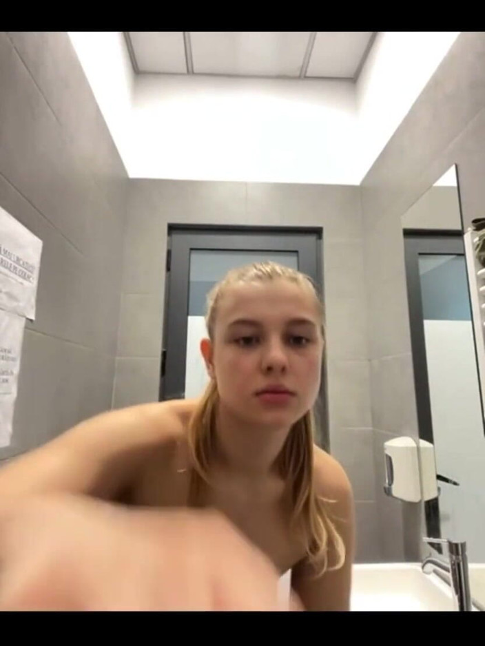 JuiceLussie: Futai anal