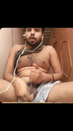 Estou assistindo uma festa de rap que é minha primeira vez e sinto cada momento.