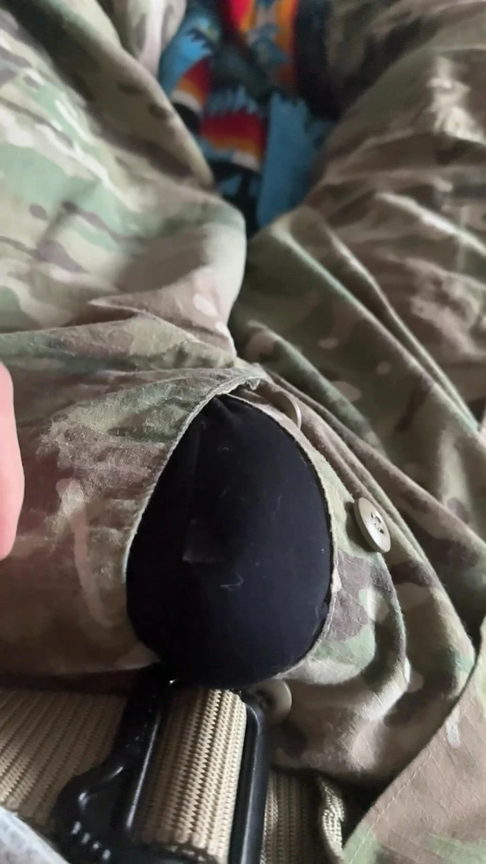 Army Specialist: 穿着我的军服撸管并变得饥渴 - 拍摄漂亮的热奶油负载！