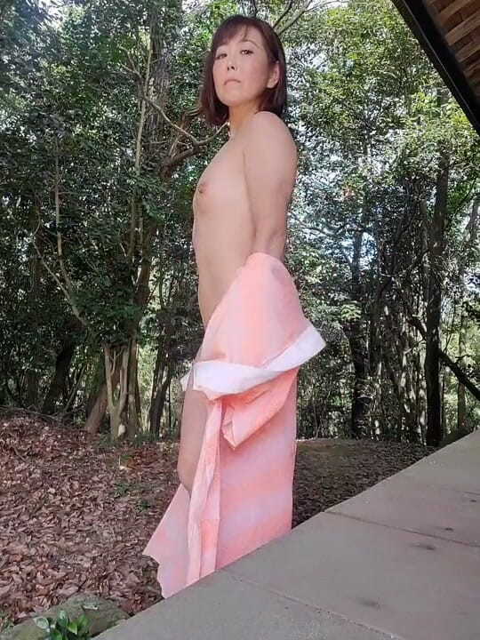 Mayumi Kanzaki: 日本の夏、屋外露出