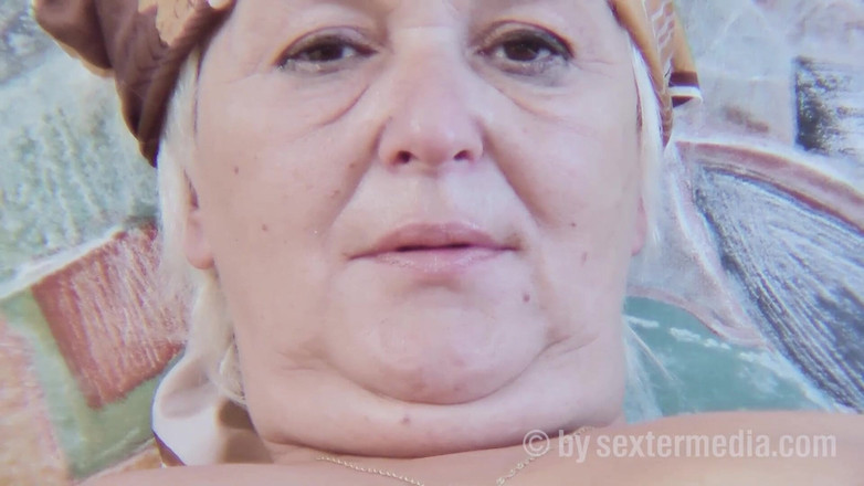 Sextermedia by Pete: Волохата кицька бабусі Єви від природи збуджена