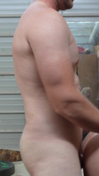 Un model sexy de fitness își fute antrenorul în sala de sport