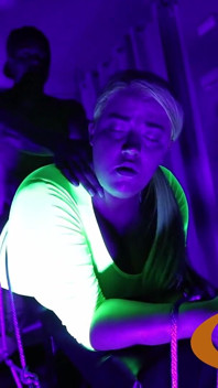 Semaj Media Natalia suge pula și se fute sub un Blacklight!!