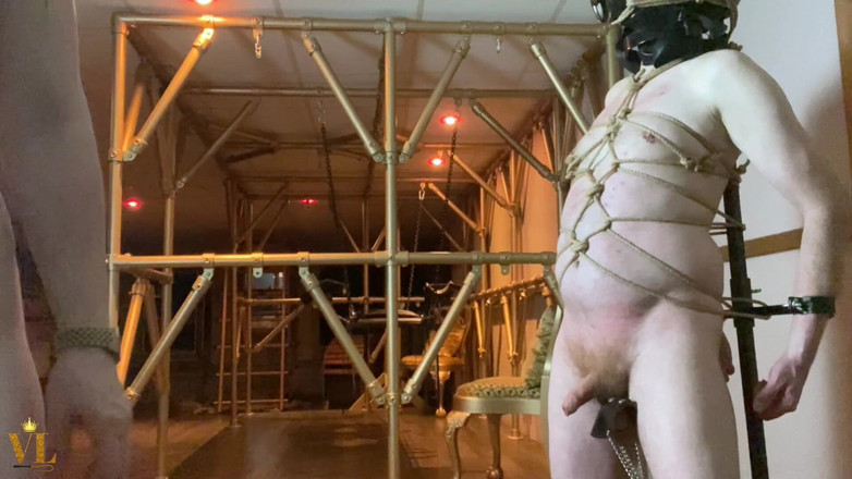 Vivienne l'Amour: Vivienne L'amour - 高潮塔痛苦 第2部分 - 绑缚鞭打和烧毁