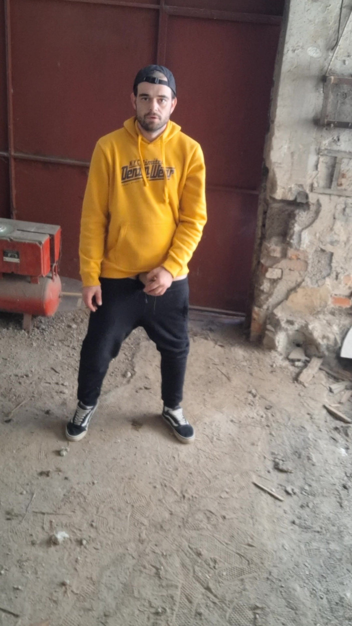 jerkofflover: Se Masturber Dans Une Usine Abandonnée À L’extérieur Et À L’intérieur Des...