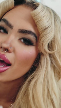 Luna Luxe Bubble Girl Sex oralny z udziałem Jonni Darkko