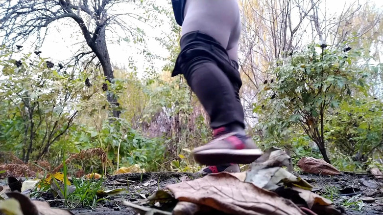 OurFetishLife: Çömelirken olgun kıvrımlı