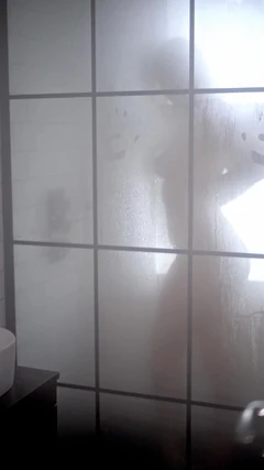 Dampfende dusche, blowjob & fick