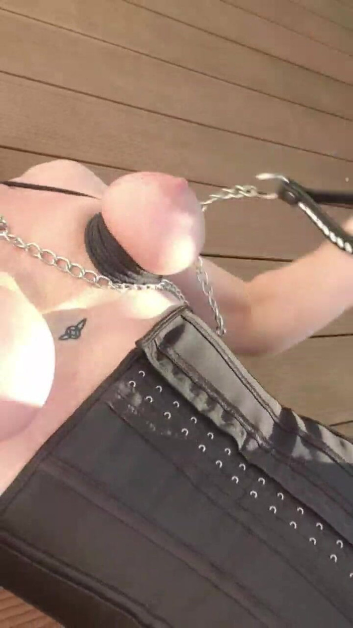 JulieEroticDress: Muncrat di balkonku dengan corsette