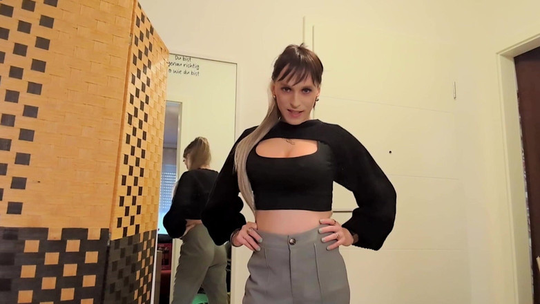 TV_Helena: Cosa vuoi con il tuo piccolo cazzo? Mettilo via e...