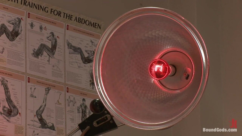 KINK men: Ürkütücü hademe ve vücut geliştirmeci