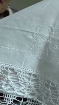 Oler pañuelos de encaje y juegos de paja calientes, parte 1: Lady Victoria Valente