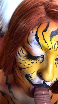 Tiger Girl Bodypaint吸吮和啪