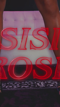 Gótica Sisi Rose adora ser e receber tratamentos faciais