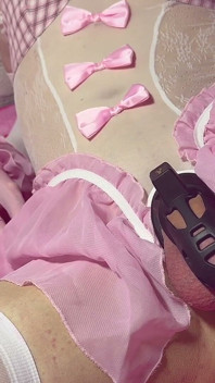 Sevimli pembe kadın kılıklı göbek şişkinlik - taşaklar derin anal dildo