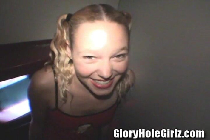 Glory Hole Girlz: ลิฟ ไวลเดอร์ ดูดเย็ดควย BBC กลอรี่โฮล นมเล็ก เพ็ททีต หางเปีย เทศกาลสุดมันส์!