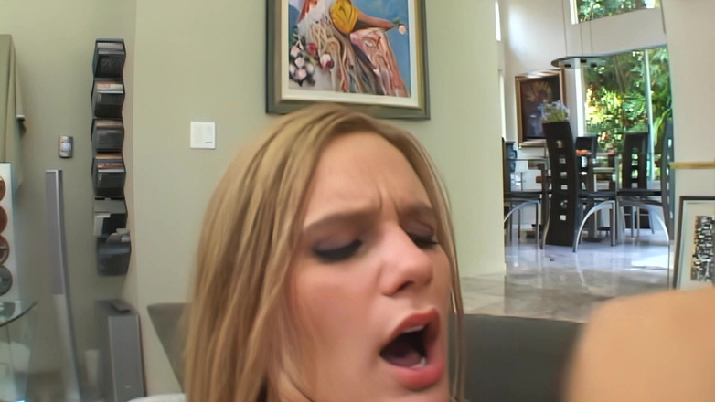 Perv Milfs n Teens: Jenni Morrison si užívá sperma