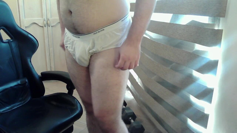 Himbo_Fox: 핫한 근육질 창녀가 철을 펌핑합니다.