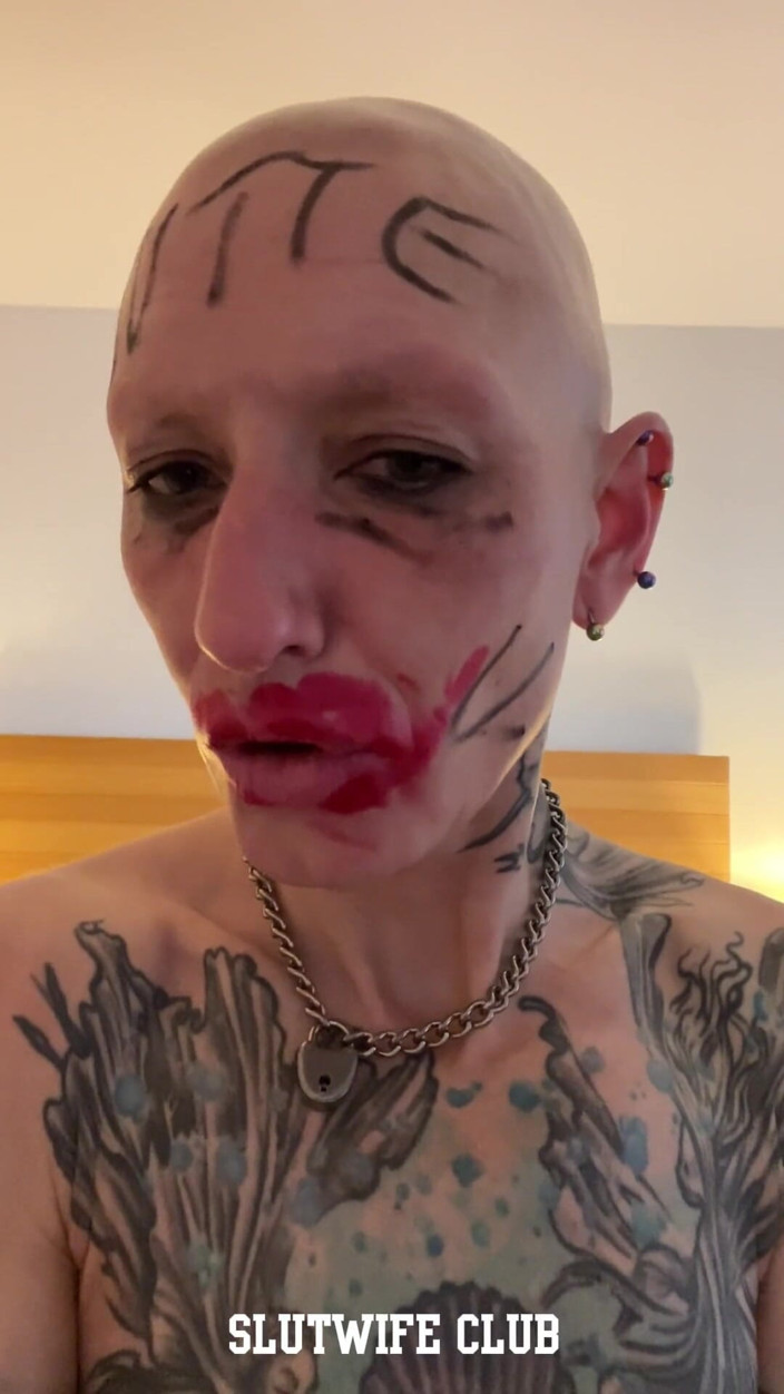 Slutwife Club: Gola profonda mascherata di Vilja, cavalcata di culo crudo e...