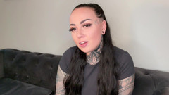 Miss Valentina: Di belakangnya