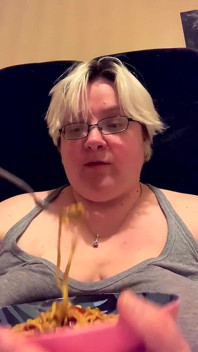 La bella culona richiesta di una fan mangiata spaghetti