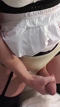 V42: travesti de grandes tetas cremas manos libres, en lencería sexy