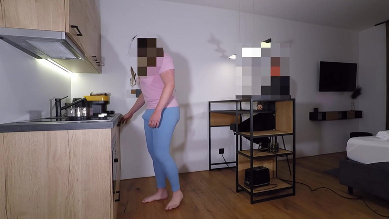 Lucas Nathan King: Adik tiri transeksual mengusik abang tiri untuk memancut mani