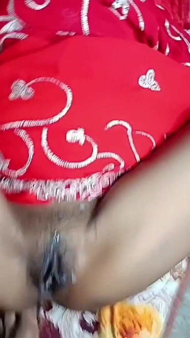 DIMPEEKUMARI21Y: Sale ki wife Mujhe Se chudne Aaye Lal Sari Aur...