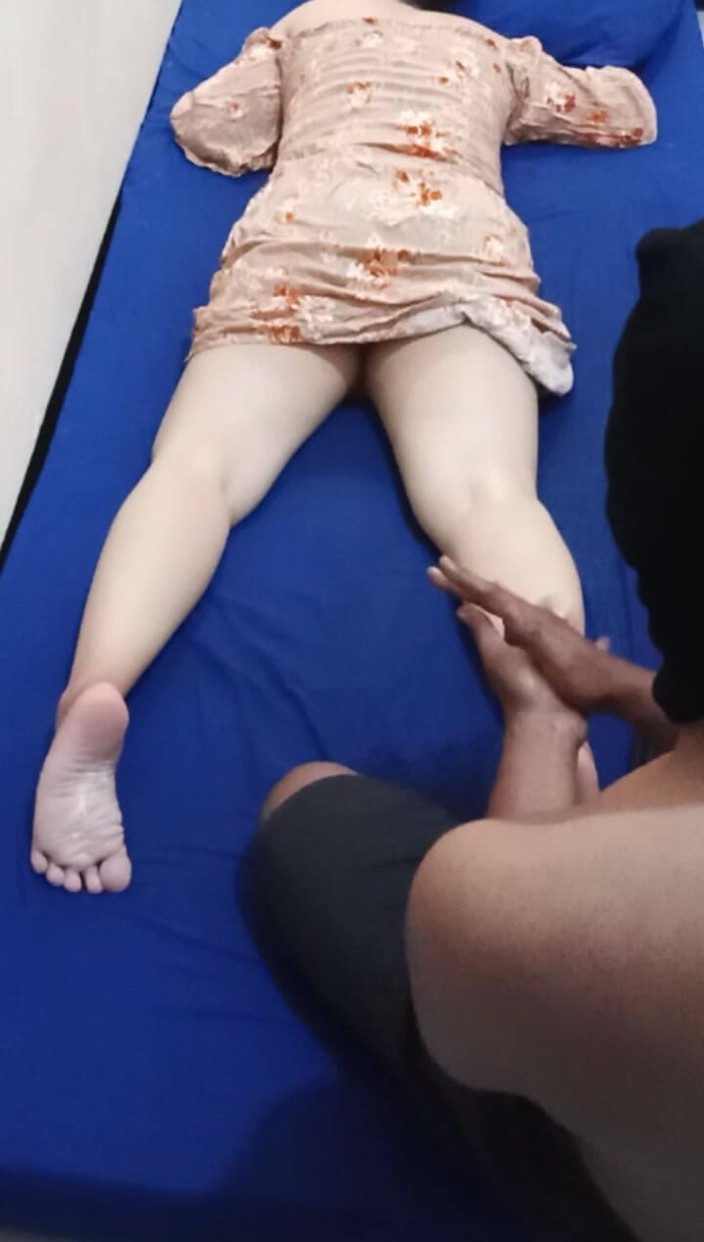 Angelina Pop: Jävla en grannflicka medan du har en massage