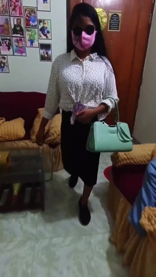 Sweet_Priya07: Ma femme est soudain entrée et s’est fâchée pendant que...