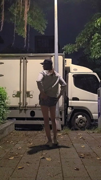 Trap Tingxuan atinge o clímax com as mãos ao ar livre