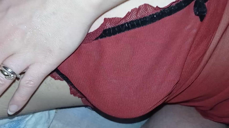 Sekretny666: Mengongkeknya dan memancut mani pada bibirnya