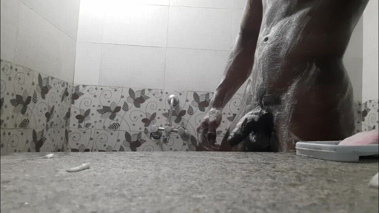 Wheyincognito: Garoto com tesão no banheiro tomando banho